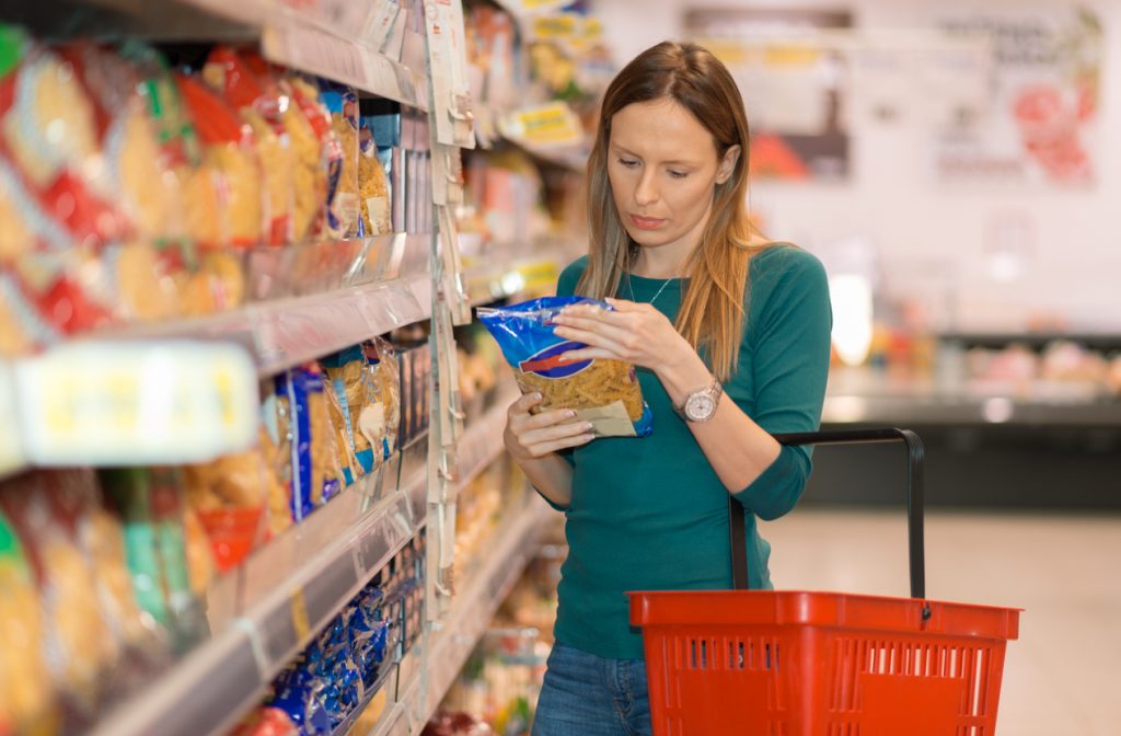 O que é exigido em rótulos para alimentos